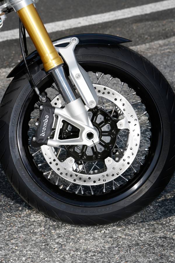 2015-BMW-R-nineT-04