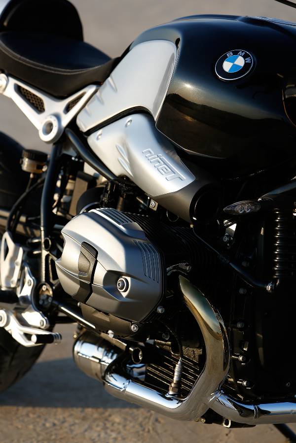 2015-BMW-R-nineT-05