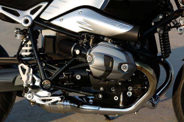 2015-BMW-R-nineT-06