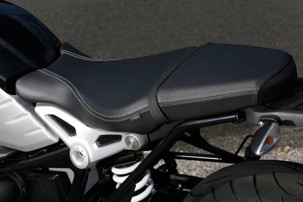 2015-BMW-R-nineT-08