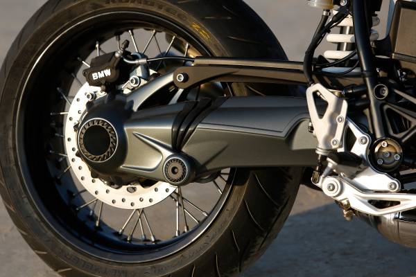 2015-BMW-R-nineT-12