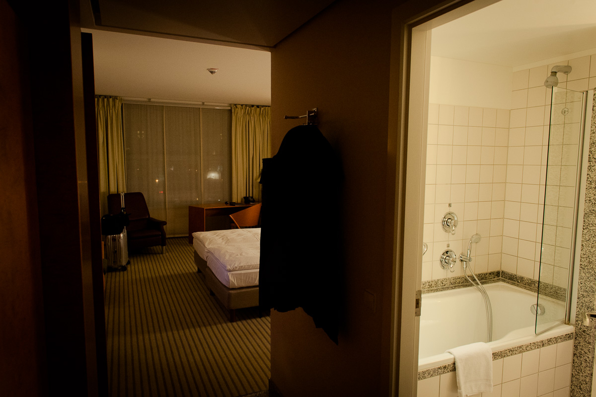 2015-Zimmer-3032-Hilton-Airport-Hotel-Muenchen-01.jpg