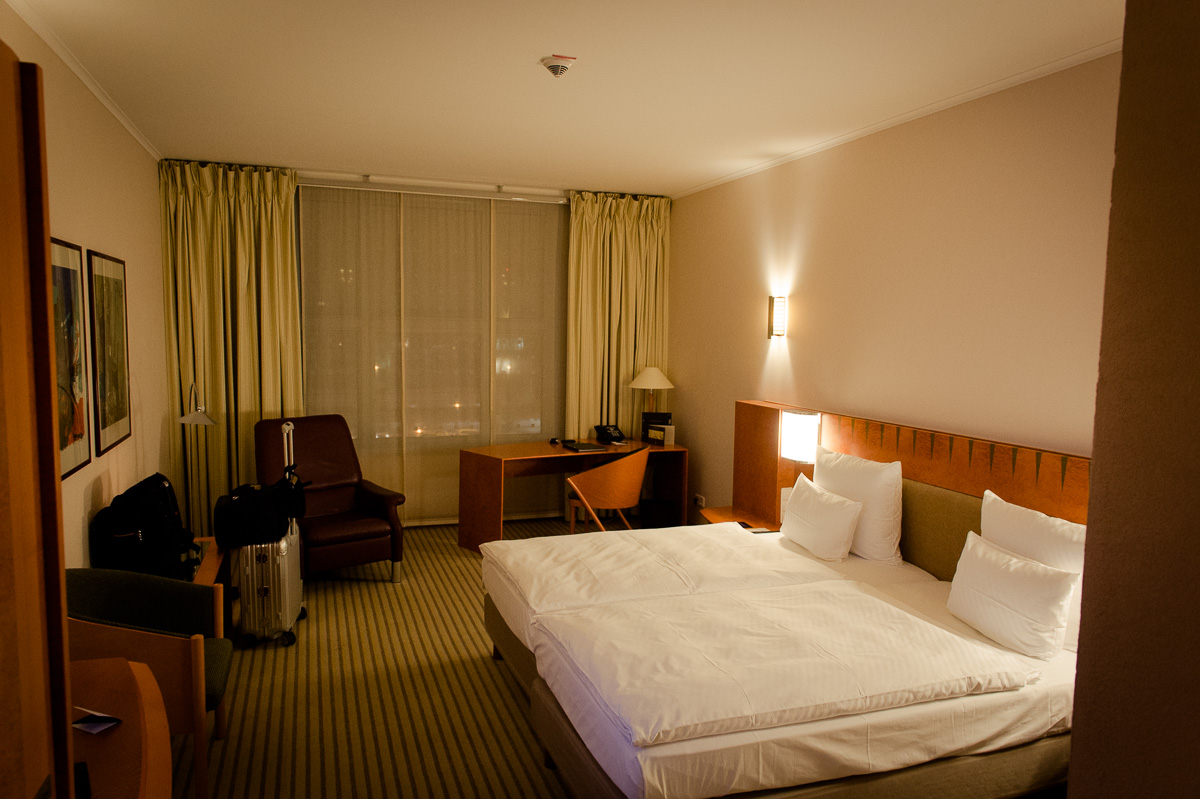 2015-Zimmer-3032-Hilton-Airport-Hotel-Muenchen-02.jpg