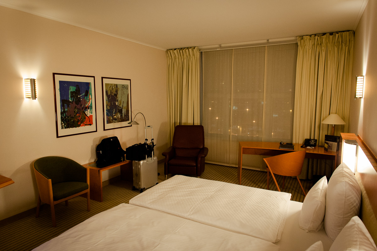 2015-Zimmer-3032-Hilton-Airport-Hotel-Muenchen-03.jpg