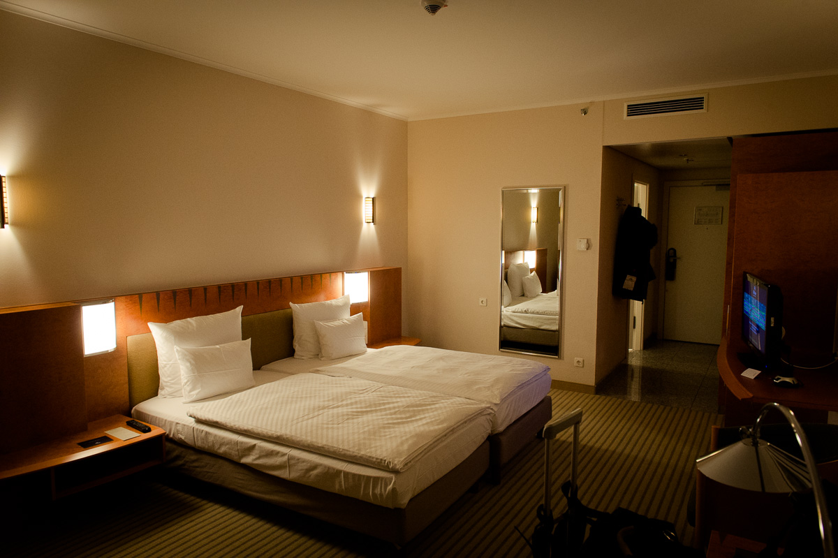 2015-Zimmer-3032-Hilton-Airport-Hotel-Muenchen-04.jpg