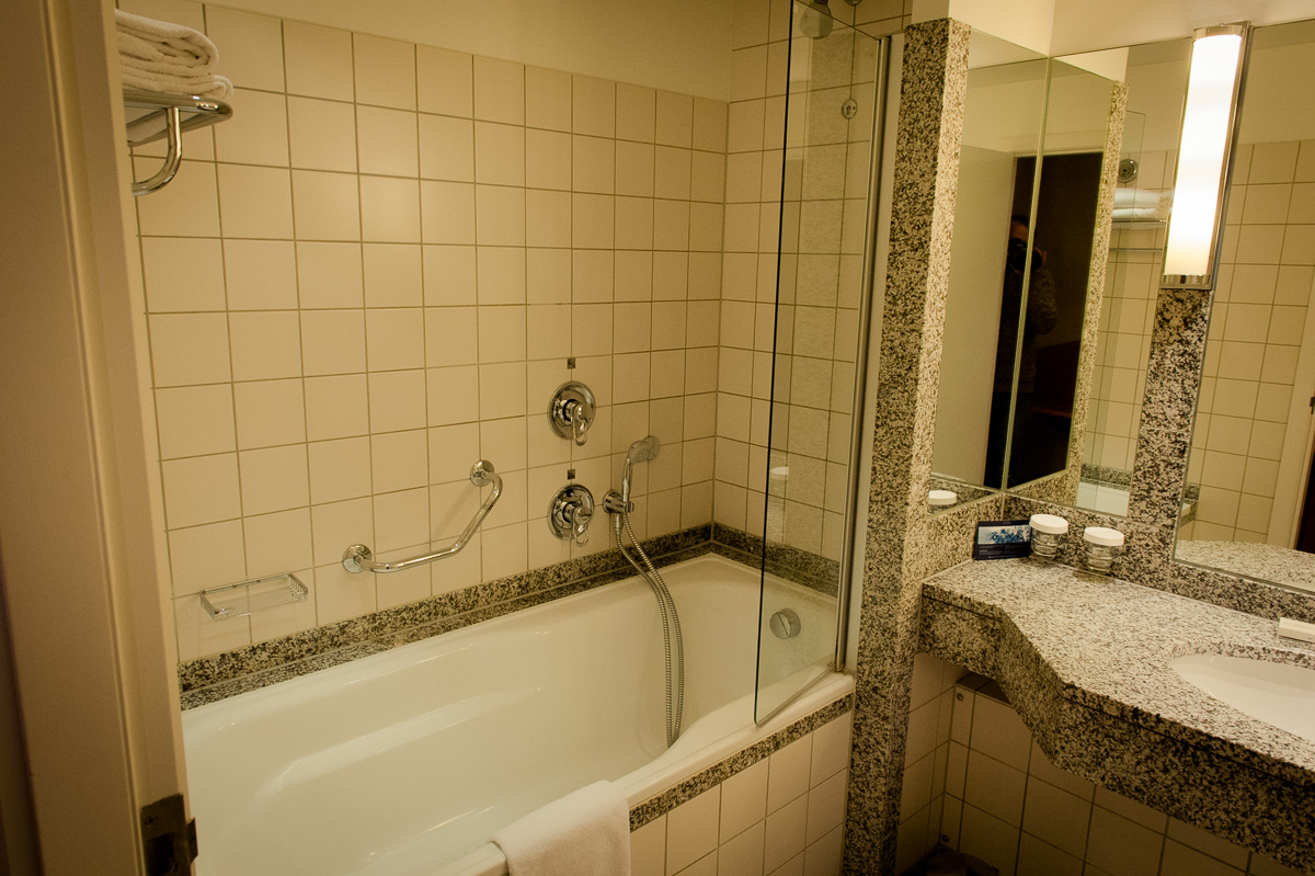 2015-Zimmer-3032-Hilton-Airport-Hotel-Muenchen-11.jpg