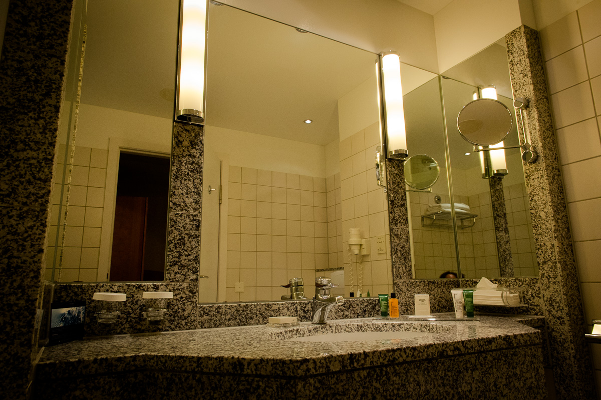 2015-Zimmer-3032-Hilton-Airport-Hotel-Muenchen-13.jpg